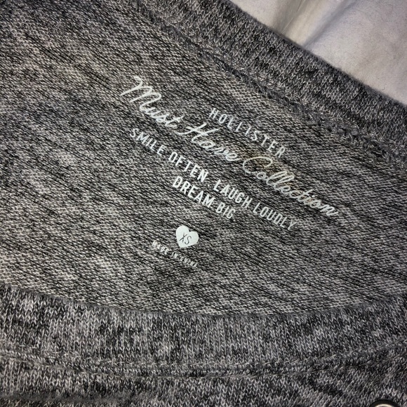 Heather grey xs Hollister t-shirt - Picture 5 of 5